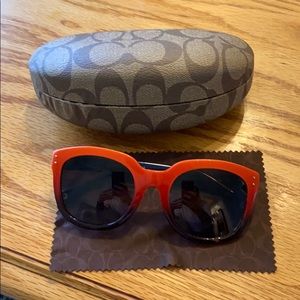 Coach sunglasses with case and cleaning cloth